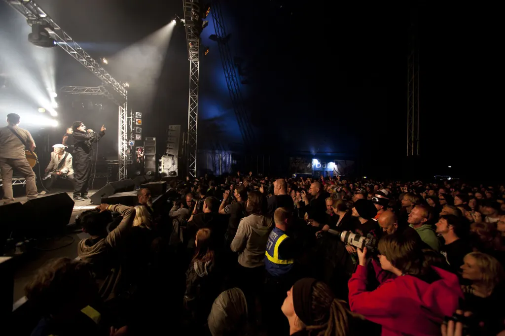 Festivalgoers and atmosphere at Sonisphere 2011